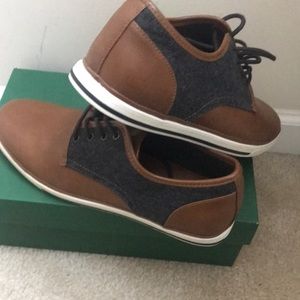 Very classic comfortable Men Aldo shoes , size 9.5